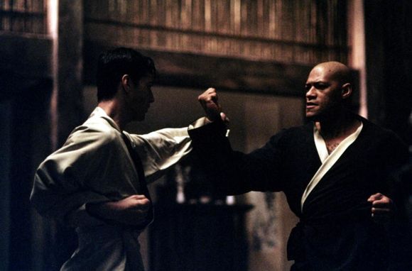 Keanu Reeves, Laurence Fishburne în The Matrix