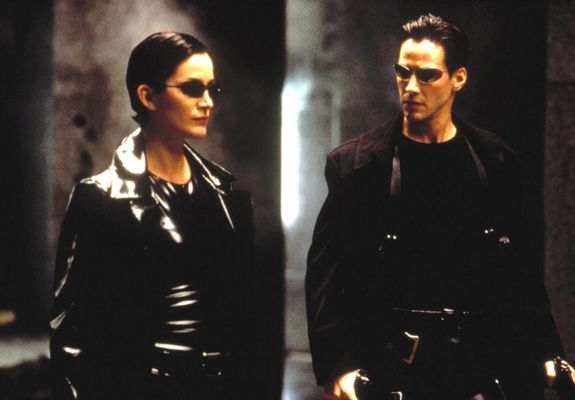 Keanu Reeves, Carrie-Anne Moss în The Matrix