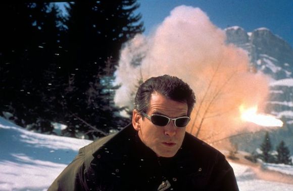 Pierce Brosnan în The World is not Enough