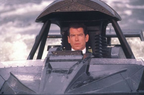 Pierce Brosnan în The World is not Enough