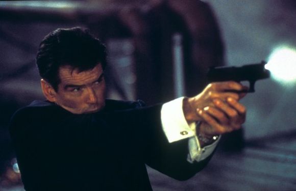 Pierce Brosnan în The World is not Enough
