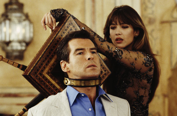 Sophie Marceau, Pierce Brosnan în The World is not Enough