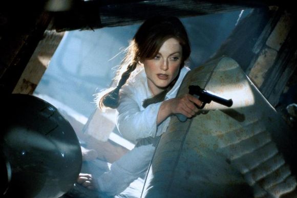 Julianne Moore în Assassins