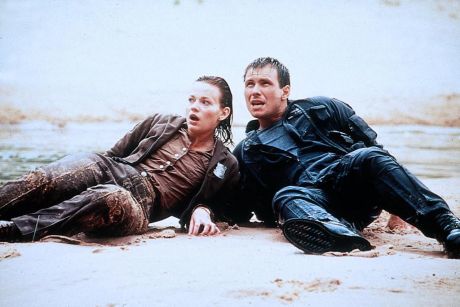 Christian Slater, Samantha Mathis în Broken Arrow