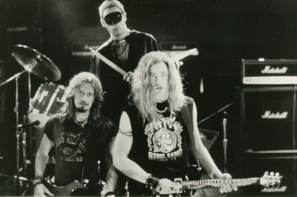 Steve Buscemi, Adam Sandler, Brendan Fraser în Airheads