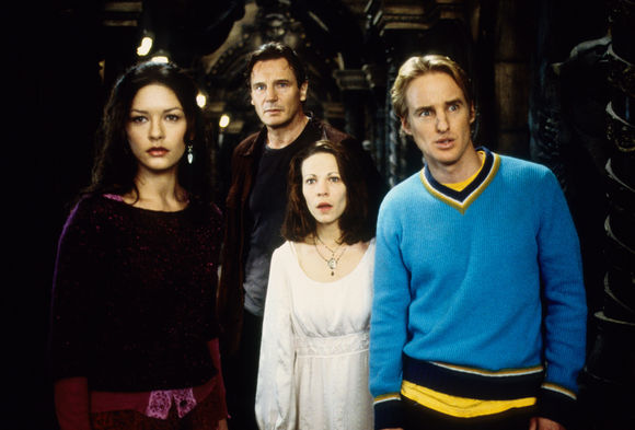 Lili Taylor, Catherine Zeta-Jones, Owen Wilson, Liam Neeson în The Haunting