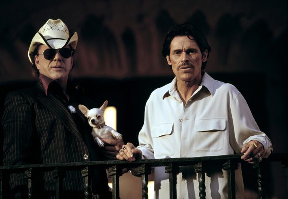 Mickey Rourke, Willem Dafoe în Once Upon a Time in Mexico
