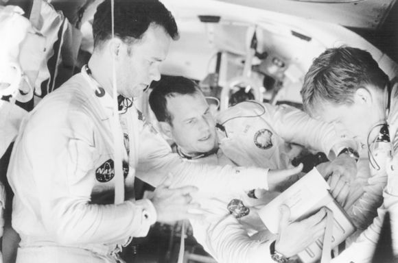 Kevin Bacon, Bill Paxton, Tom Hanks în Apollo 13