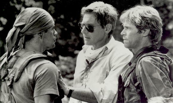 Harrison Ford, Willem Dafoe în Clear and Present Danger