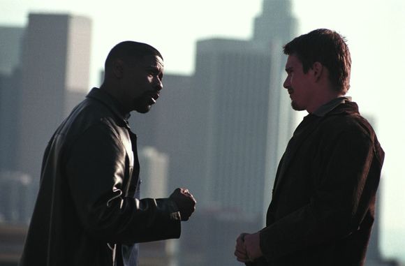 Denzel Washington, Ethan Hawke în Training Day