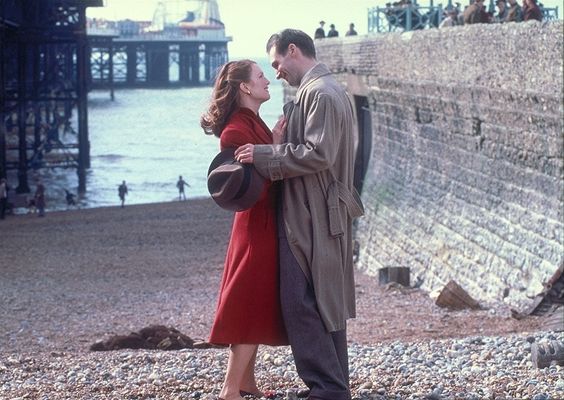 Julianne Moore, Ralph Fiennes în The End of the Affair