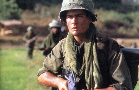 Charlie Sheen în Platoon