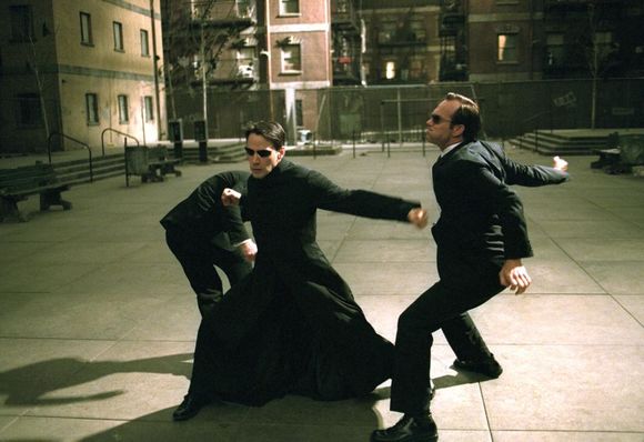 Keanu Reeves, Hugo Weaving în The Matrix Reloaded