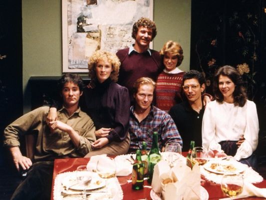 William Hurt, Glenn Close, Tom Berenger, Kevin Kline, Jeff Goldblum, Mary Kay Place, JoBeth Williams în The Big Chill