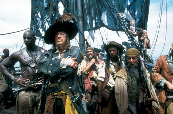 Geoffrey Rush în Pirates of the Caribbean: The Curse of the Black Pearl
