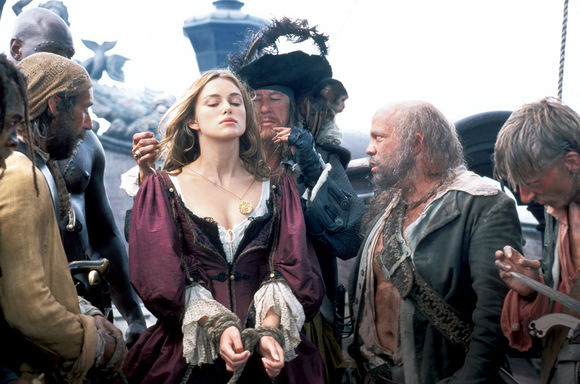 Keira Knightley în Pirates of the Caribbean: The Curse of the Black Pearl