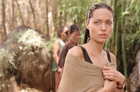 Angelina Jolie în Beyond Borders