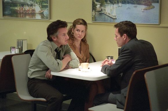 Sean Penn, Laura Linney, Kevin Bacon în Mystic River
