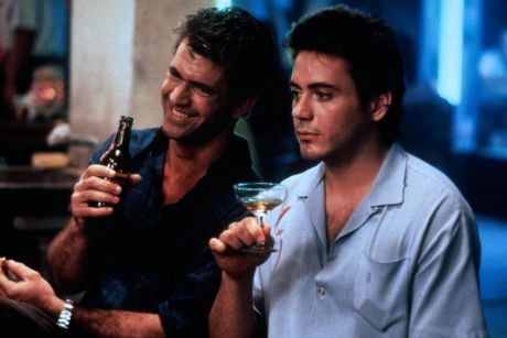 Mel Gibson, Robert Downey Jr. în Air America