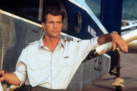 Mel Gibson în Air America
