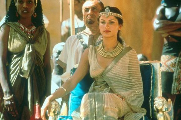 Leonor Varela în Cleopatra