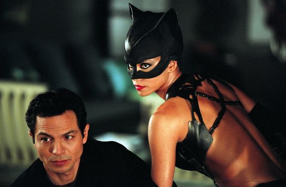 Benjamin Bratt, Halle Berry în Catwoman