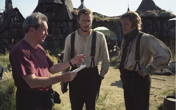 Terry Gilliam, Heath Ledger, Matt Damon în The Brothers Grimm