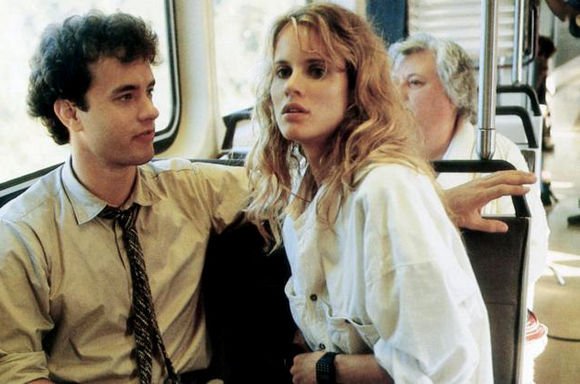 Tom Hanks, Lori Singer în The Man with One Red Shoe