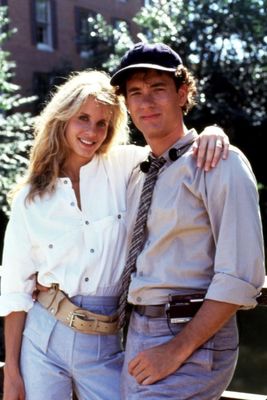 Tom Hanks, Lori Singer în The Man with One Red Shoe