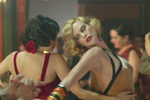 Charlize Theron, Penélope Cruz în Head in the Clouds