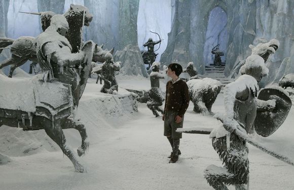 Skandar Keynes în The Chronicles of Narnia: The Lion, the Witch and the Wardrobe