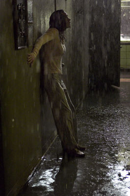 Jennifer Connelly în Dark Water