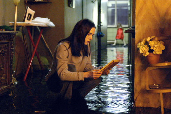 Jennifer Connelly în Dark Water