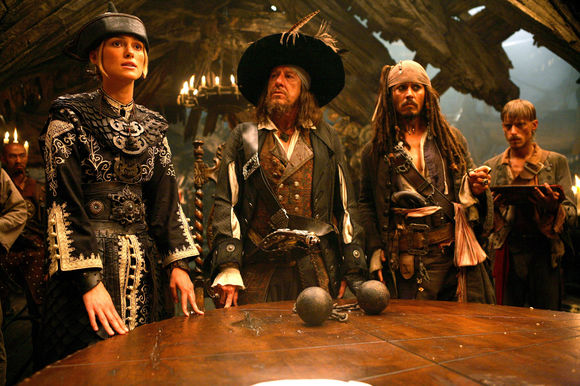 Geoffrey Rush, Johnny Depp, Keira Knightley în Pirates of the Caribbean: At World's End