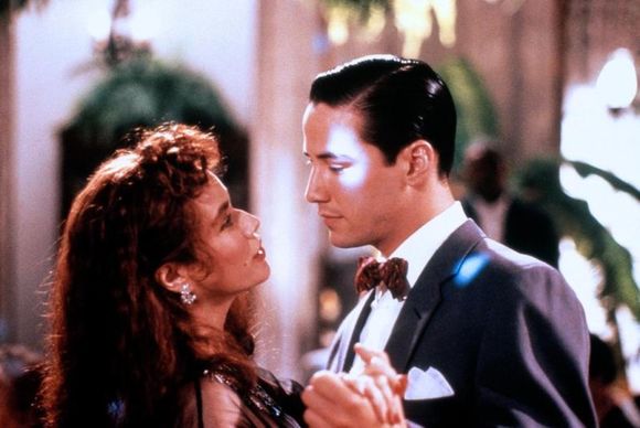 Keanu Reeves, Barbara Hershey în Tune in Tomorrow...