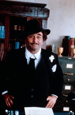 Peter Falk în Tune in Tomorrow...