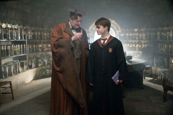Jim Broadbent, Daniel Radcliffe în Harry Potter and the Half-Blood Prince