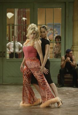Lisa Ann Walter, Jennifer Lopez în Shall We Dance?