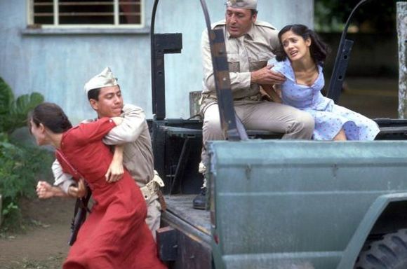 Salma Hayek în In the Time of the Butterflies