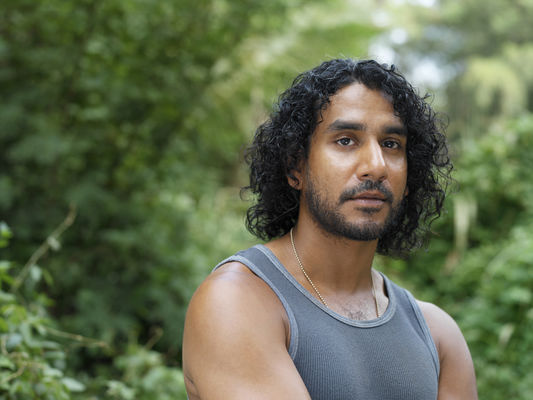 Naveen Andrews în Lost