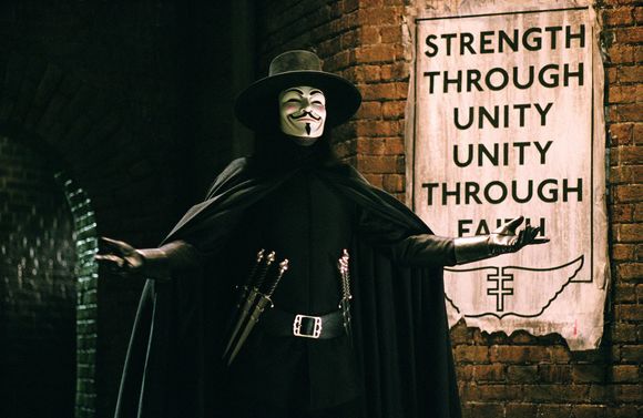 Hugo Weaving în V for Vendetta