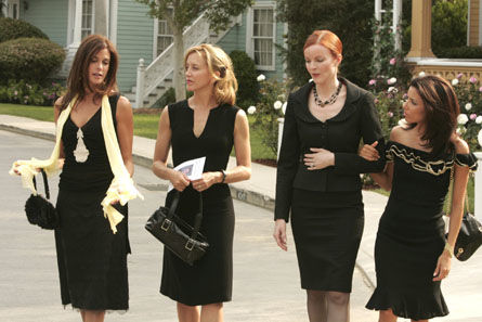 Teri Hatcher, Felicity Huffman, Marcia Cross, Eva Longoria în Desperate Housewives