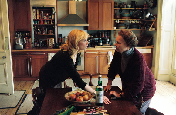 Cate Blanchett, Judi Dench în Notes on a Scandal