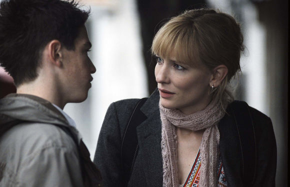Cate Blanchett în Notes on a Scandal