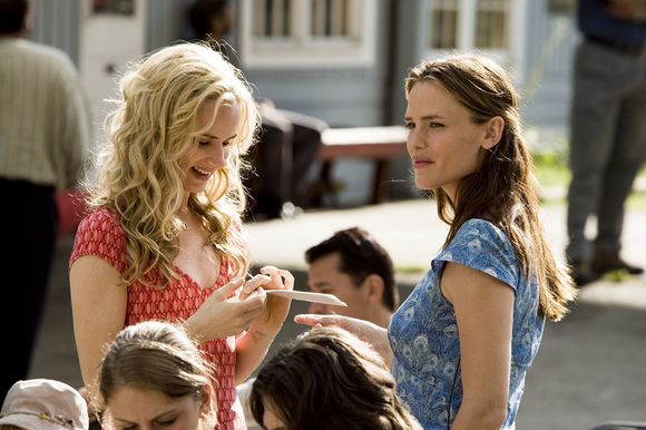 Juliette Lewis, Jennifer Garner în Catch and Release