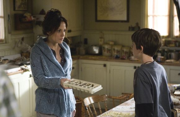 Mary-Louise Parker, Freddie Highmore în The Spiderwick Chronicles