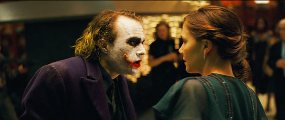Heath Ledger, Maggie Gyllenhaal în The Dark Knight