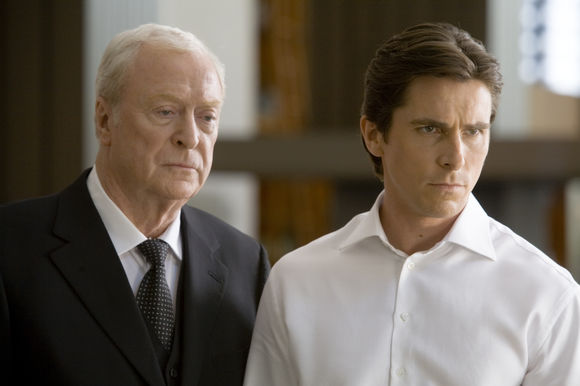Christian Bale, Michael Caine în The Dark Knight