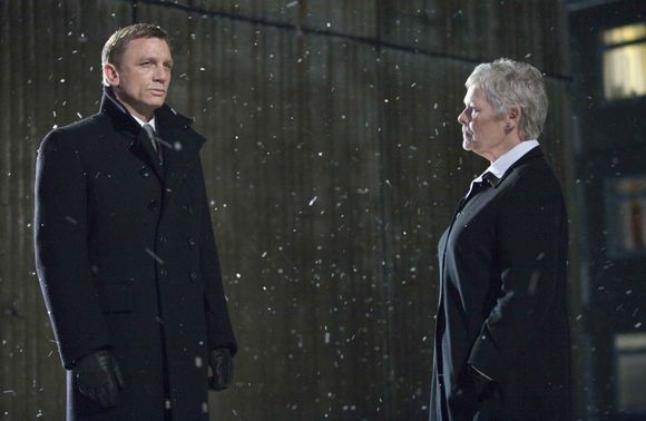Judi Dench, Daniel Craig în Quantum of Solace