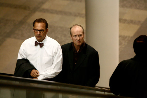 Kevin Costner, William Hurt în Mr. Brooks